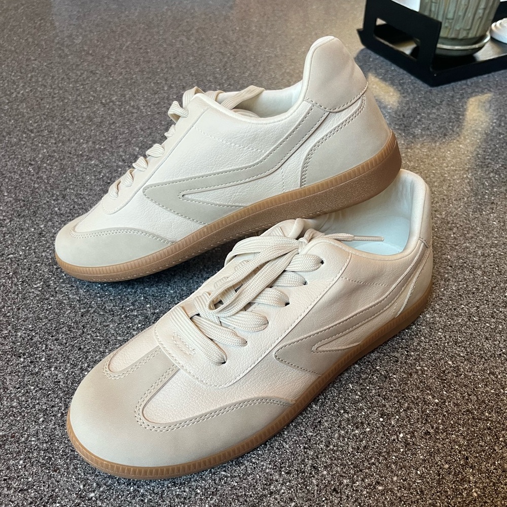 Dolce Vita Cream Sneakers